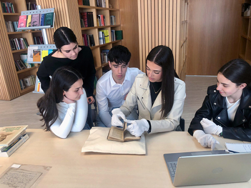 Alumnos del IES Luis Barahona de Soto de Archidona visitan la Casa de Blas Infante y el Museo de la Autonomía