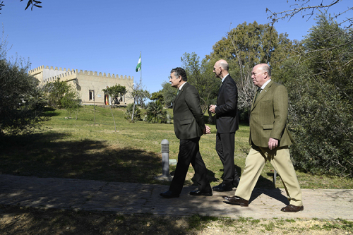 Presentación del nuevo escudo de Andalucía en la fachada de la Casa de Blas Infante