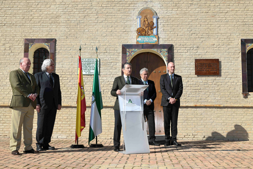 Presentación del nuevo escudo de Andalucía en la fachada de la Casa de Blas Infante
