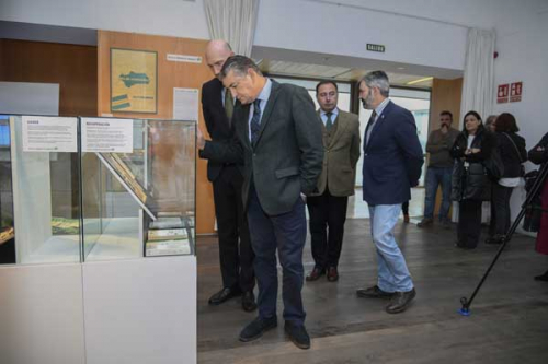 Sanz inaugura en el Museo de la Autonomía la muestra documental sobre el 4-D